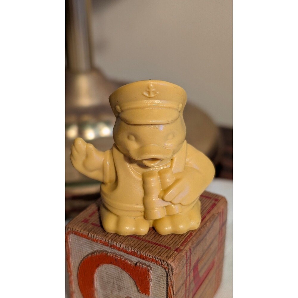 Vintage 80s Cap'n Crunch Sailor Duck Cereal Prize - Picture 2 of 10